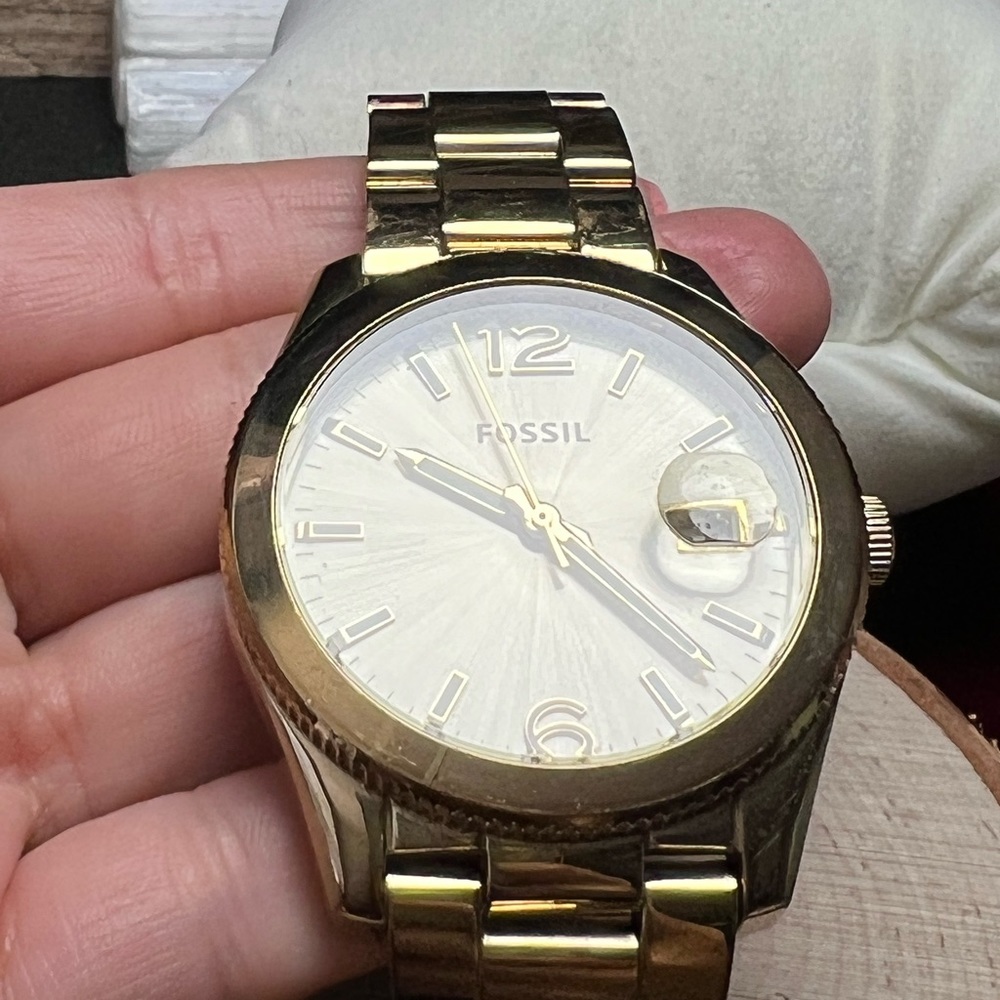 FOSSIL Gold Tone Watch ✨ - Picture 4 of 15